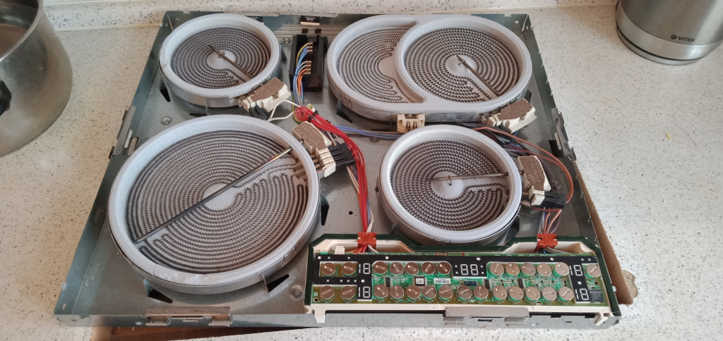 Варочная панель Electrolux,стекло удалено заказчиком,590х520,до приклейки(2021).jpg Варочная панель Electrolux,стекло удалено заказчиком,590х520,до приклейки(2021).jpg