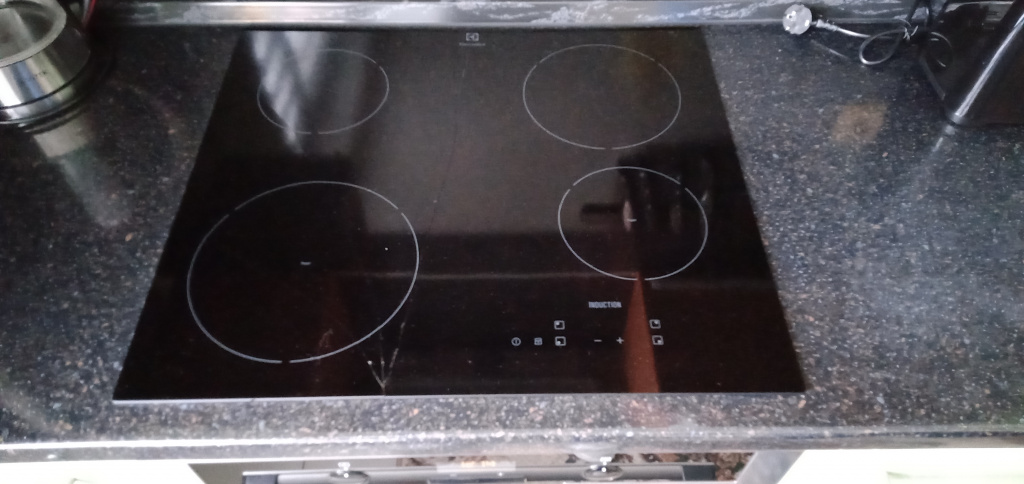 индукционная варочная панель Electrolux (2 power) до замены 520х590.jpg индукционная варочная панель Electrolux (2 power) до замены 520х590.jpg