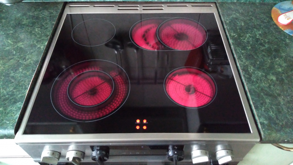 Плита с духовым шкафом GORENJE с расширением,размер стекла 520х580,после замены.jpg Плита с духовым шкафом GORENJE с расширением,размер стекла 520х580,после замены.jpg
