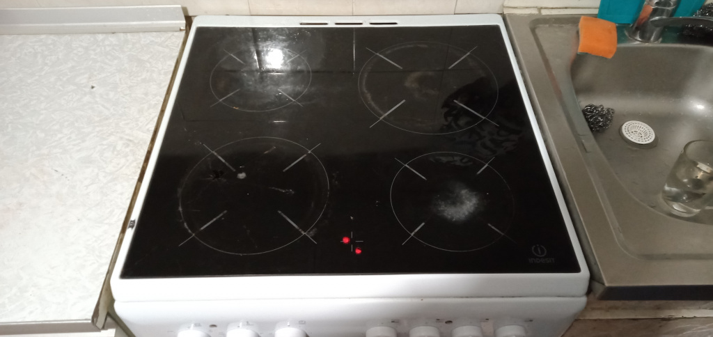 Плита с духовым шкафом INDESIT,4 конфорки,стекло вклеивается сверху,до замены.jpg Плита с духовым шкафом INDESIT,4 конфорки,стекло вклеивается сверху,до замены.jpg
