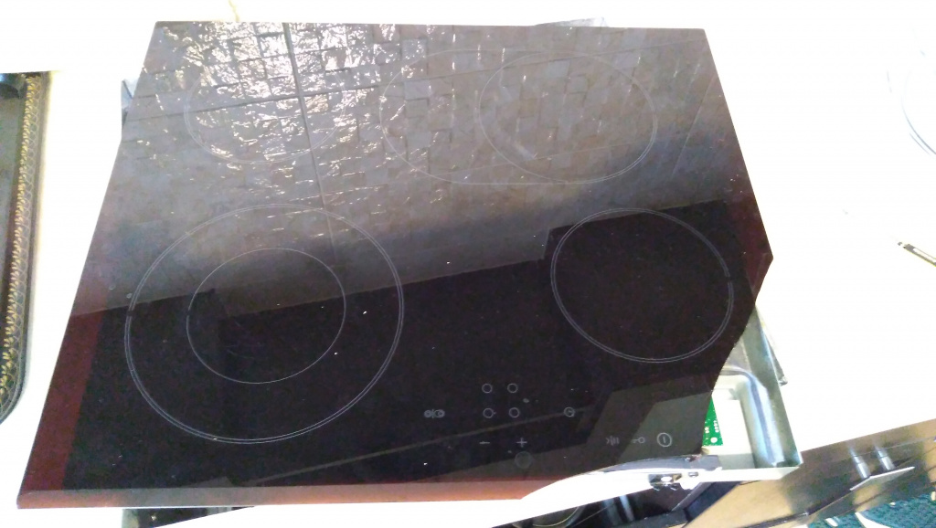 Варочная панель Gorenje,595х510,независимая,разбитая.jpg Варочная панель Gorenje,595х510,независимая,разбитая.jpg
