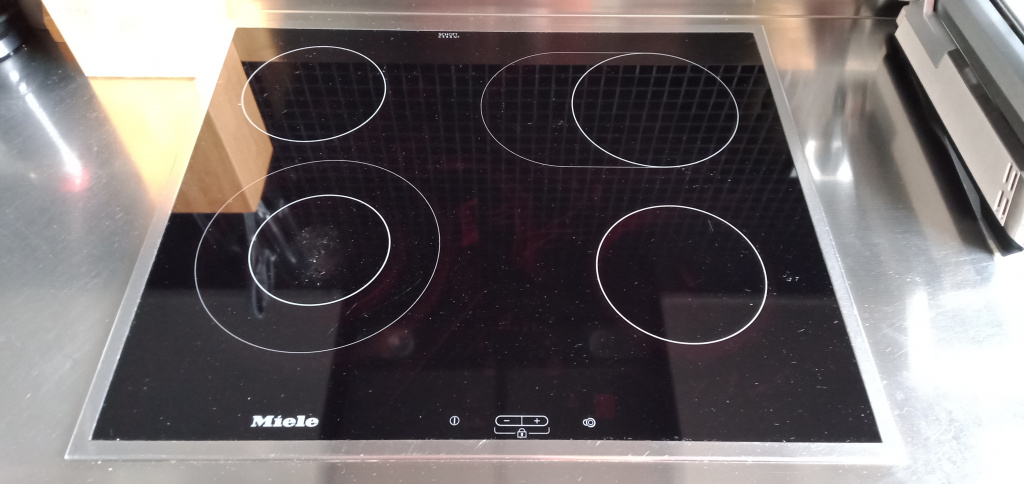 Независимая варочная панель MIELE со спиральным нагревом и расширениями,до замены.jpg Независимая варочная панель MIELE со спиральным нагревом и расширениями,до замены.jpg